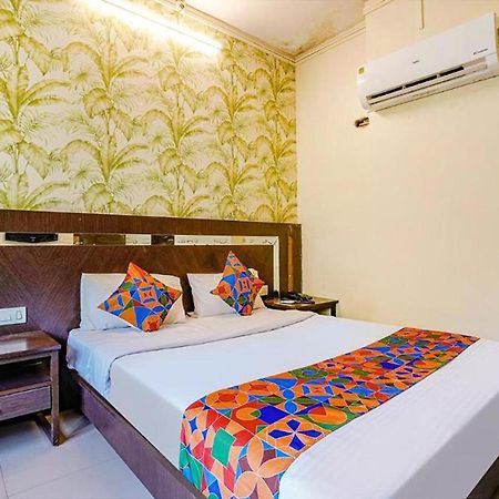 Hotel Gargi Deluxe Poona Buitenkant foto