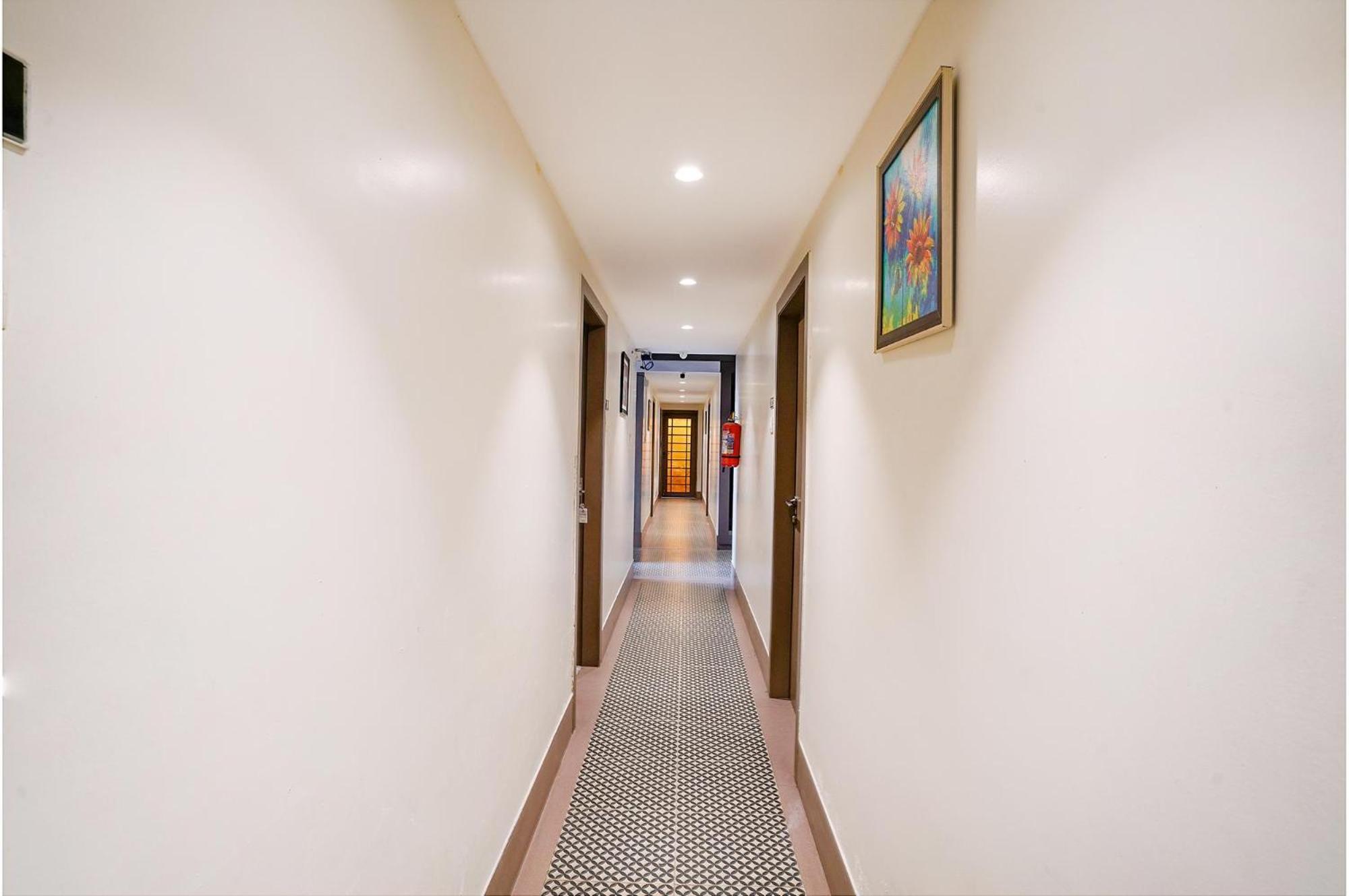 Hotel Gargi Deluxe Poona Buitenkant foto