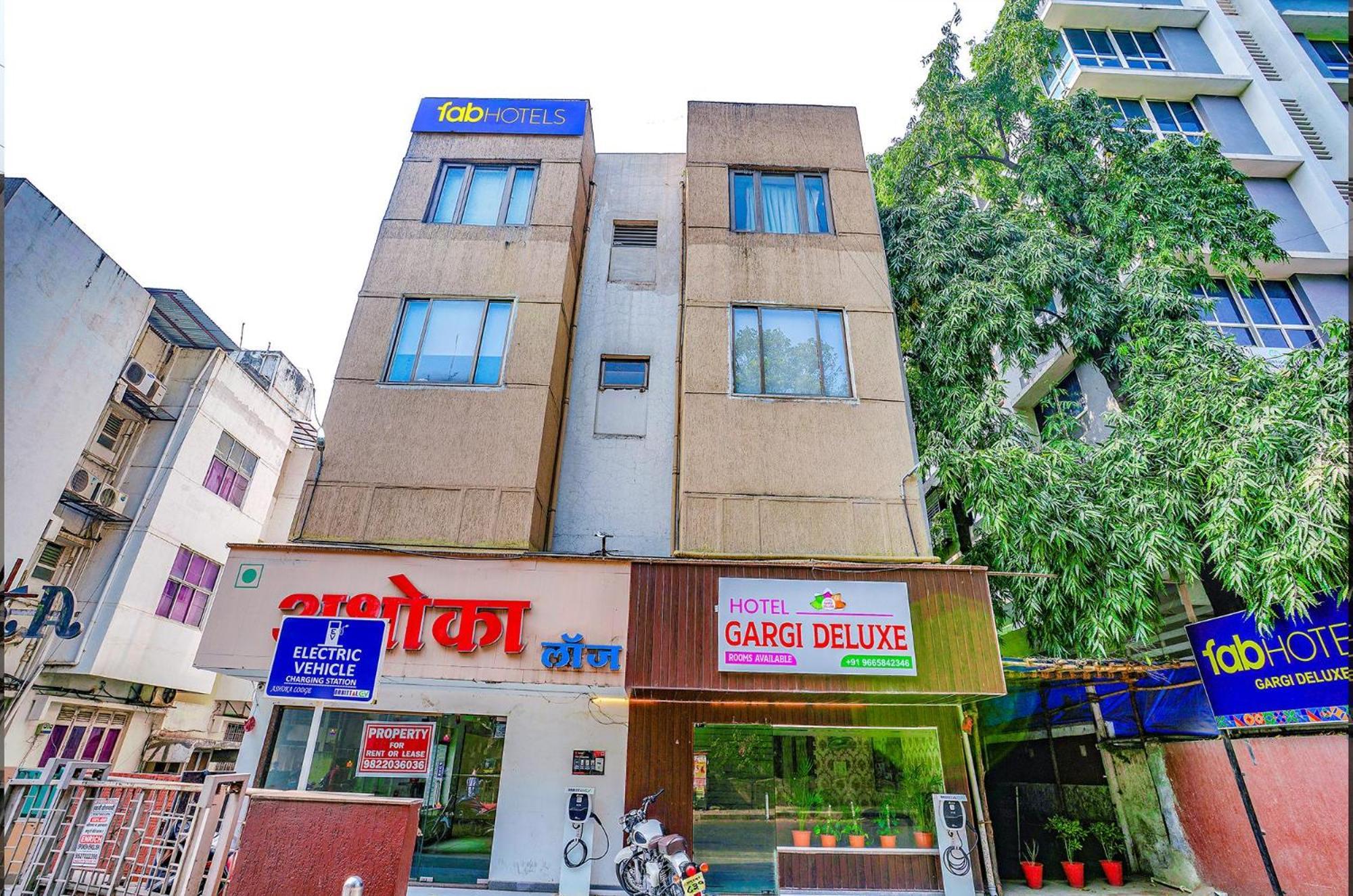 Hotel Gargi Deluxe Poona Buitenkant foto