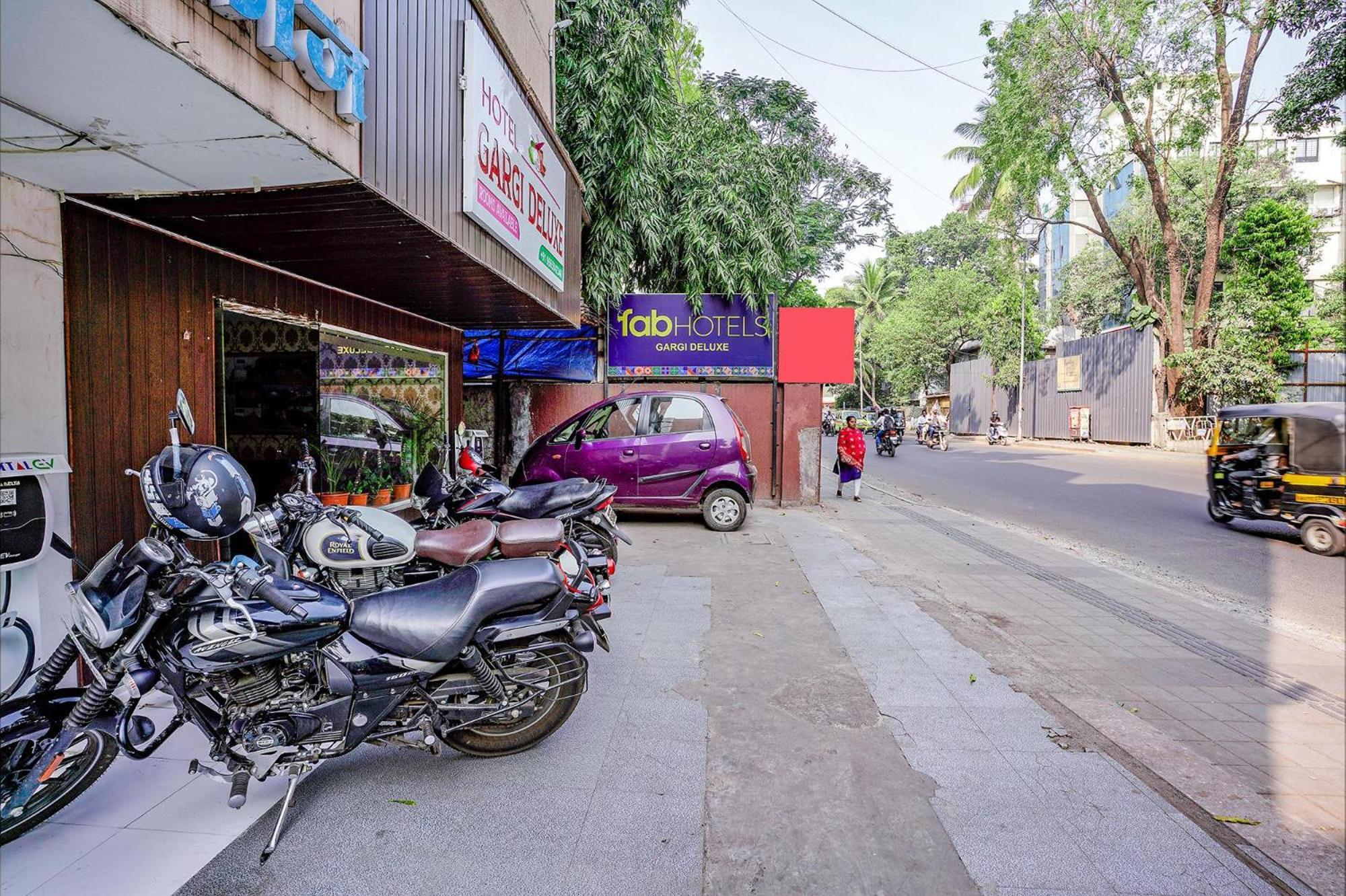 Hotel Gargi Deluxe Poona Buitenkant foto