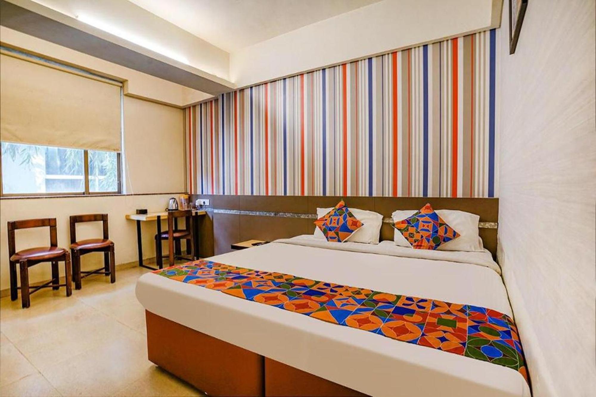 Hotel Gargi Deluxe Poona Buitenkant foto