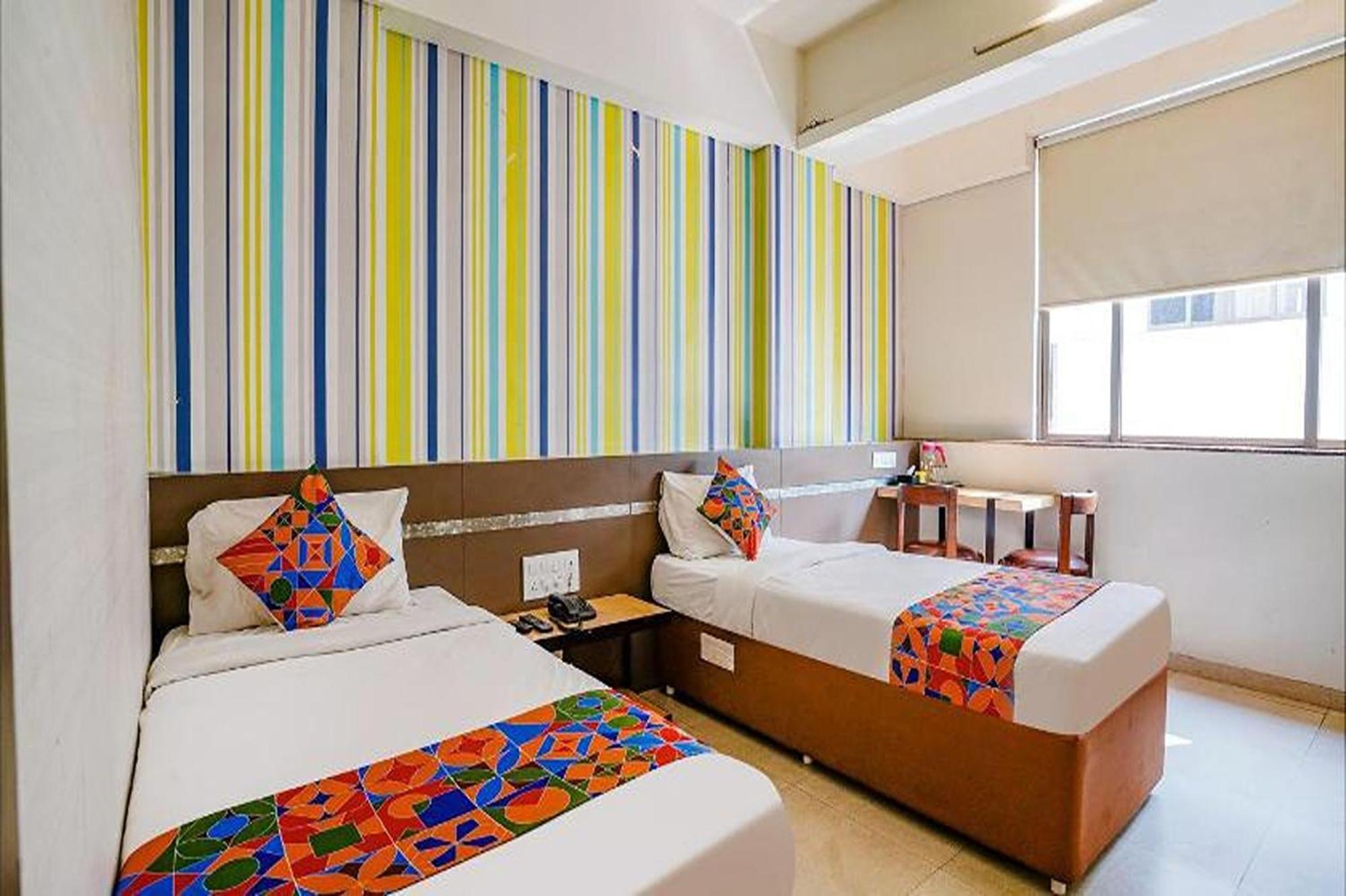Hotel Gargi Deluxe Poona Buitenkant foto