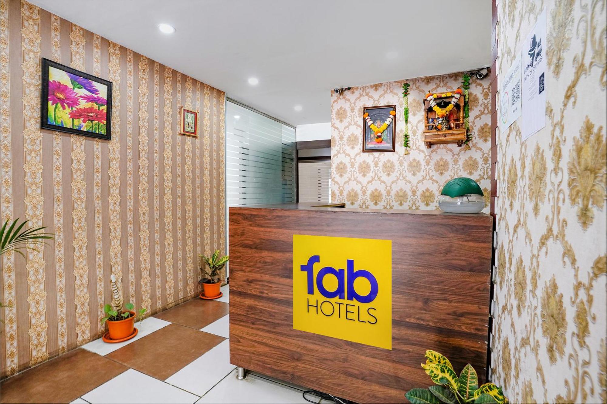 Hotel Gargi Deluxe Poona Buitenkant foto