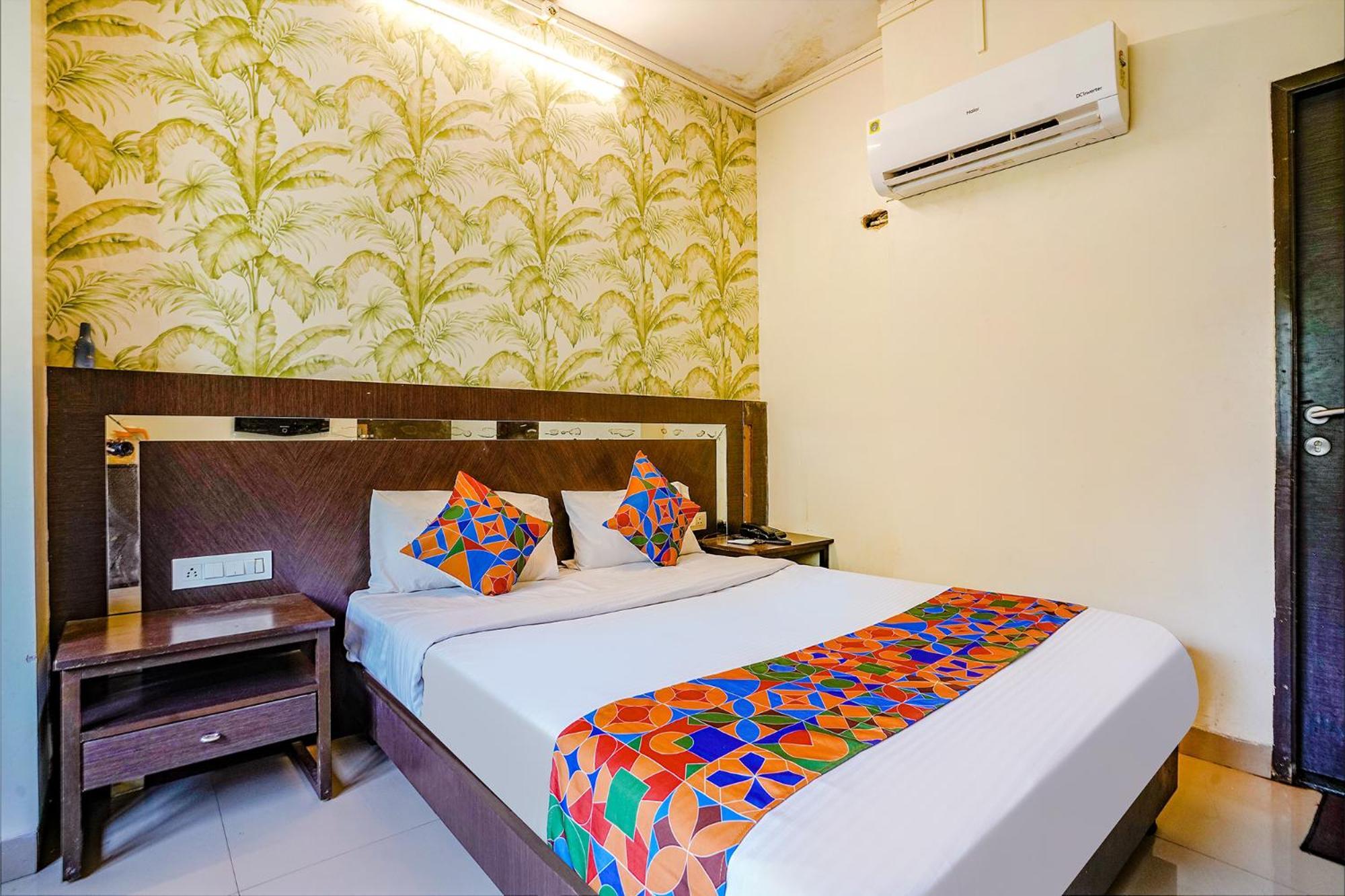 Hotel Gargi Deluxe Poona Buitenkant foto