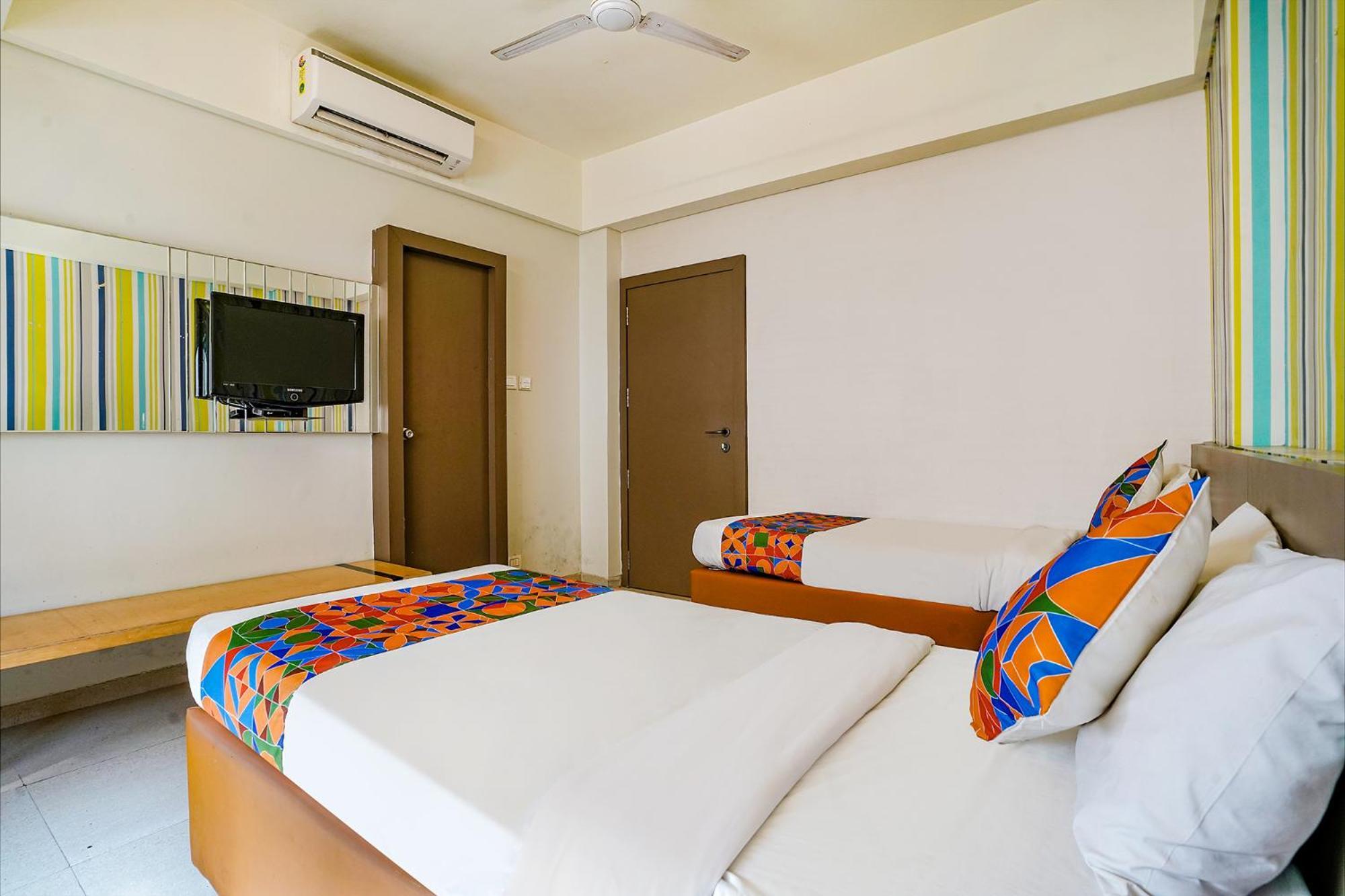 Hotel Gargi Deluxe Poona Buitenkant foto