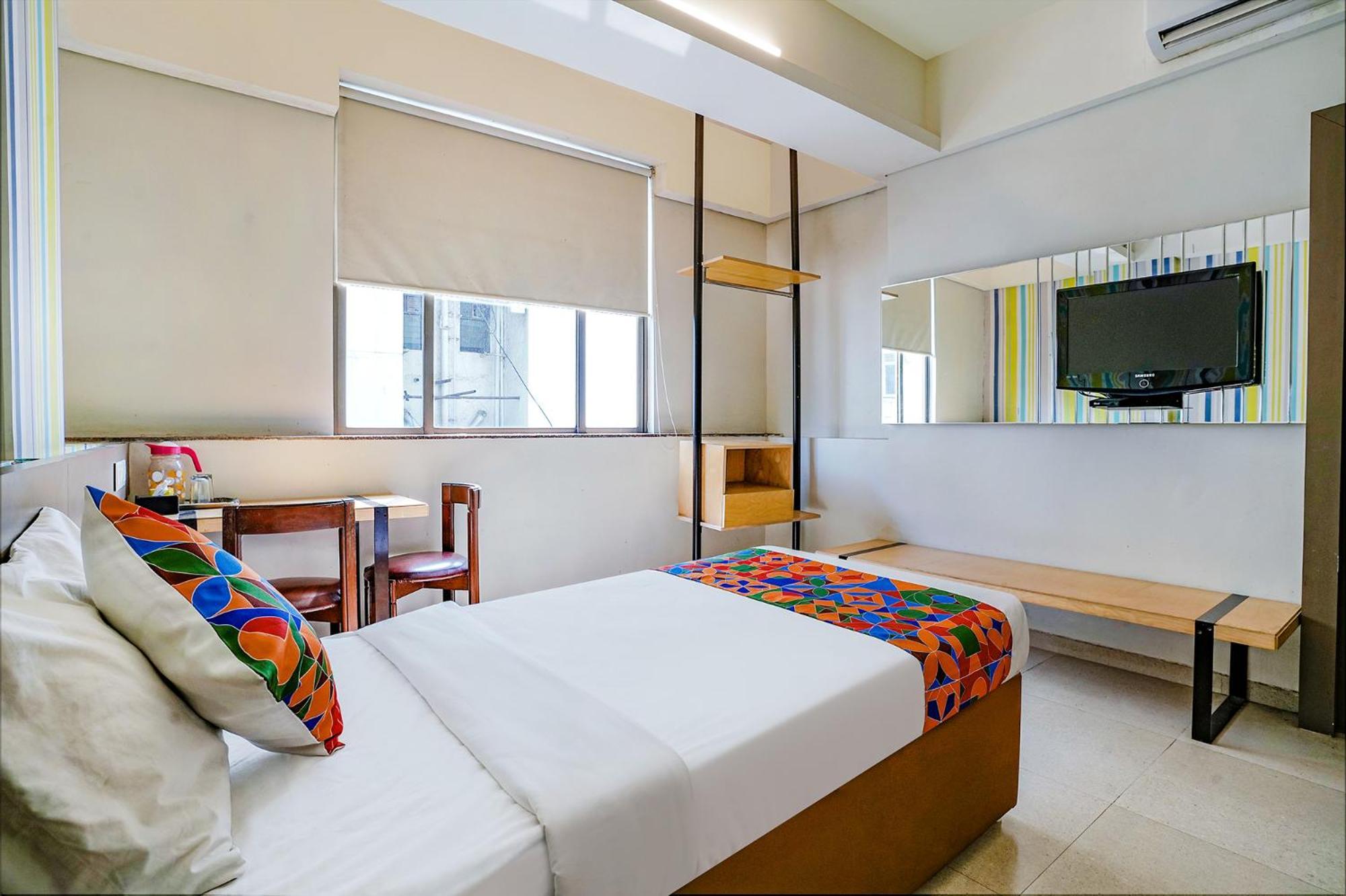 Hotel Gargi Deluxe Poona Buitenkant foto